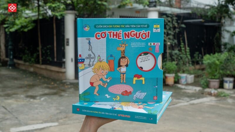Cuốn sách đa tương tác đầu tiên của tớ về Cơ thể người