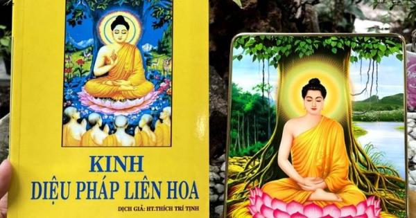 Combo Kinh Diệu Pháp Liên Hoa + Tranh Để Bàn Đức Phật Thích Ca